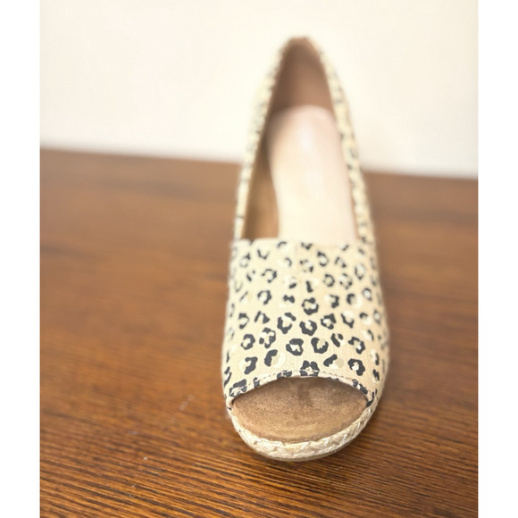 Toms Women's Size 9.5 Michelle Cheetah Print Heel Slip On Wedge Peep Toe MINT - Picture 7 of 12